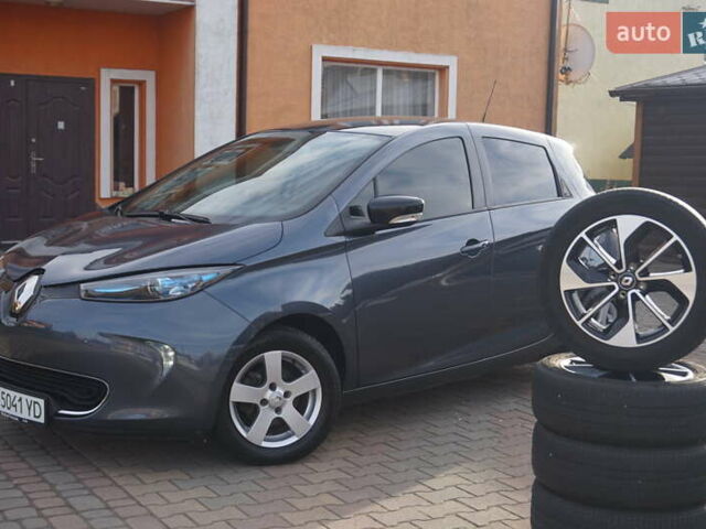 Серый Рено Зое, объемом двигателя 0 л и пробегом 54 тыс. км за 10777 $, фото 1 на Automoto.ua