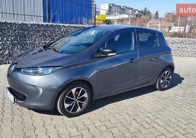 Серый Рено Зое, объемом двигателя 0 л и пробегом 148 тыс. км за 9600 $, фото 1 на Automoto.ua
