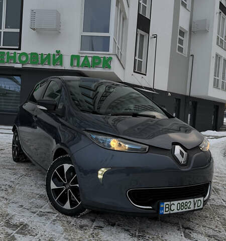 Серый Рено Зое, объемом двигателя 0 л и пробегом 120 тыс. км за 9699 $, фото 1 на Automoto.ua