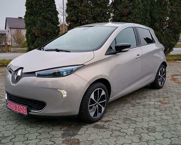 Серый Рено Зое, объемом двигателя 0 л и пробегом 64 тыс. км за 8700 $, фото 1 на Automoto.ua