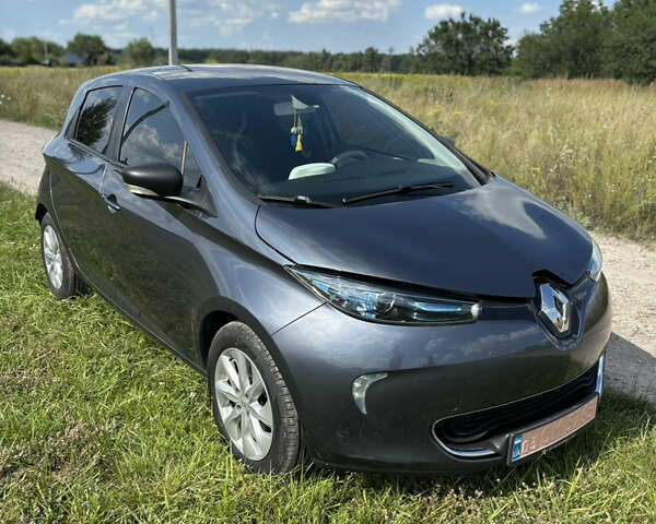 Серый Рено Зое, объемом двигателя 0 л и пробегом 94 тыс. км за 9500 $, фото 1 на Automoto.ua
