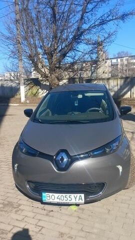 Серый Рено Зое, объемом двигателя 0 л и пробегом 147 тыс. км за 8900 $, фото 1 на Automoto.ua