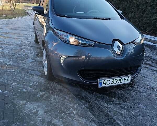 Серый Рено Зое, объемом двигателя 0 л и пробегом 64 тыс. км за 10350 $, фото 1 на Automoto.ua