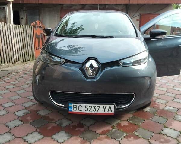 Серый Рено Зое, объемом двигателя 0 л и пробегом 112 тыс. км за 10000 $, фото 1 на Automoto.ua