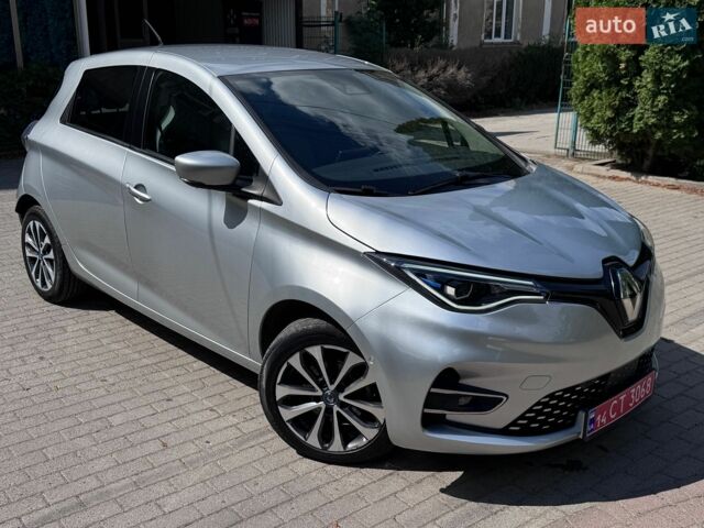 Серый Рено Зое, объемом двигателя 0 л и пробегом 120 тыс. км за 12499 $, фото 1 на Automoto.ua