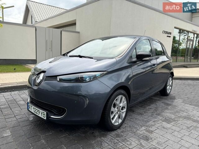 Серый Рено Зое, объемом двигателя 0 л и пробегом 109 тыс. км за 9990 $, фото 1 на Automoto.ua