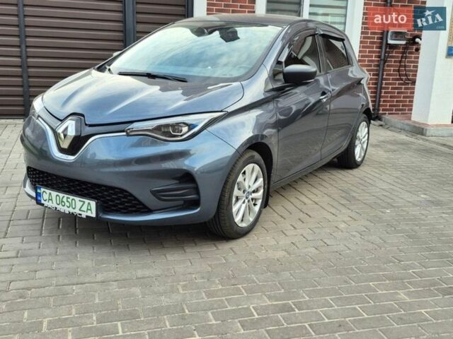 Серый Рено Зое, объемом двигателя 0 л и пробегом 127 тыс. км за 11500 $, фото 1 на Automoto.ua