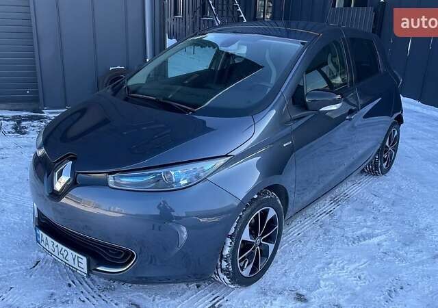 Серый Рено Зое, объемом двигателя 0 л и пробегом 63 тыс. км за 9800 $, фото 1 на Automoto.ua