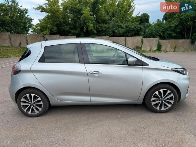 Серый Рено Зое, объемом двигателя 0 л и пробегом 83 тыс. км за 13500 $, фото 1 на Automoto.ua