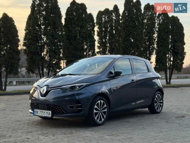 Серый Рено Зое, объемом двигателя 0 л и пробегом 32 тыс. км за 13900 $, фото 1 на Automoto.ua