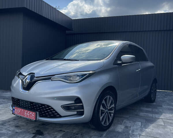 Серый Рено Зое, объемом двигателя 0 л и пробегом 114 тыс. км за 13000 $, фото 1 на Automoto.ua