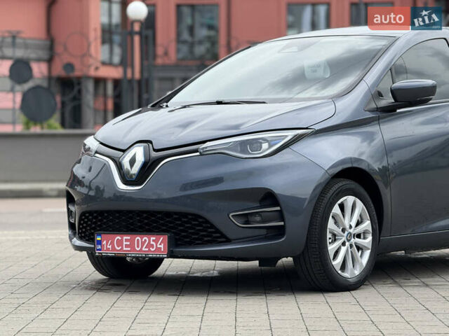 Серый Рено Зое, объемом двигателя 0 л и пробегом 125 тыс. км за 11700 $, фото 1 на Automoto.ua