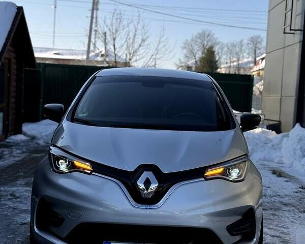 Серый Рено Зое, объемом двигателя 0 л и пробегом 56 тыс. км за 11270 $, фото 1 на Automoto.ua
