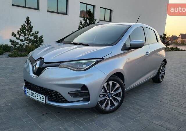 Серый Рено Зое, объемом двигателя 0 л и пробегом 92 тыс. км за 12550 $, фото 1 на Automoto.ua