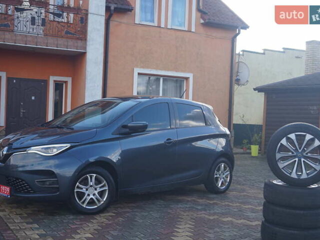 Серый Рено Зое, объемом двигателя 0 л и пробегом 174 тыс. км за 12000 $, фото 1 на Automoto.ua