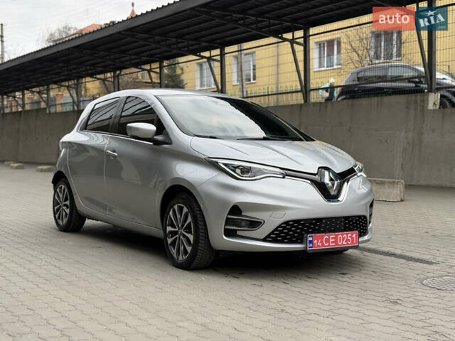 Серый Рено Зое, объемом двигателя 0 л и пробегом 89 тыс. км за 12999 $, фото 1 на Automoto.ua