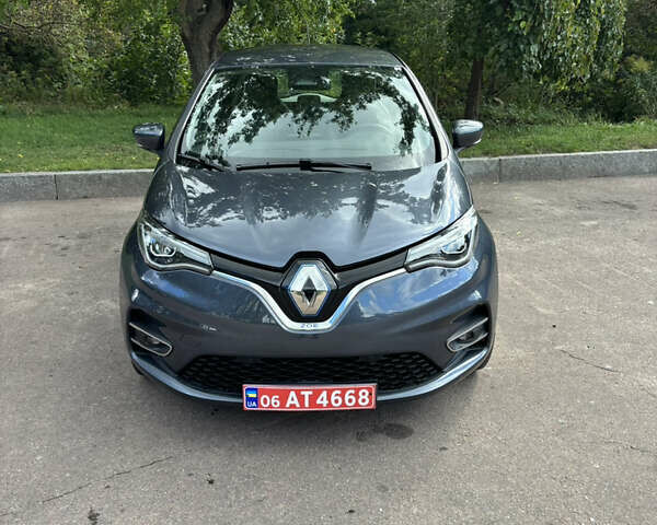 Серый Рено Зое, объемом двигателя 0 л и пробегом 43 тыс. км за 12500 $, фото 1 на Automoto.ua
