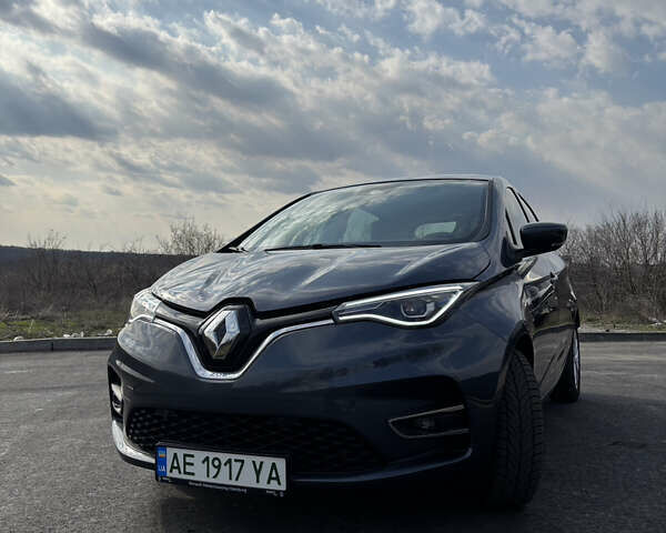 Серый Рено Зое, объемом двигателя 0 л и пробегом 56 тыс. км за 13800 $, фото 1 на Automoto.ua