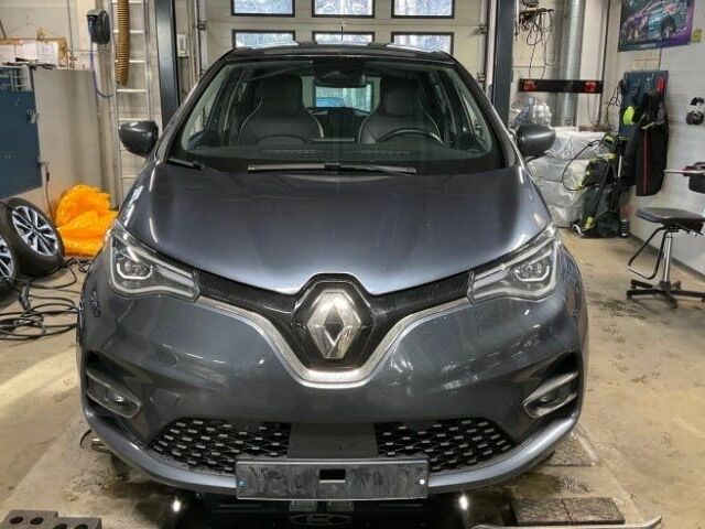 Серый Рено Зое, объемом двигателя 0 л и пробегом 105 тыс. км за 11900 $, фото 1 на Automoto.ua