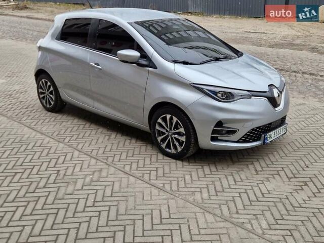 Серый Рено Зое, объемом двигателя 0 л и пробегом 32 тыс. км за 14500 $, фото 1 на Automoto.ua