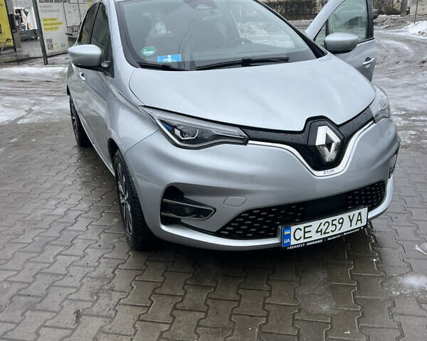 Серый Рено Зое, объемом двигателя 0 л и пробегом 879 тыс. км за 12400 $, фото 1 на Automoto.ua