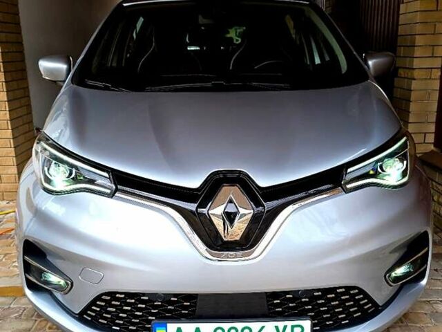 Серый Рено Зое, объемом двигателя 0 л и пробегом 65 тыс. км за 15800 $, фото 1 на Automoto.ua
