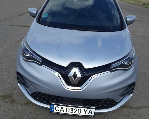 Серый Рено Зое, объемом двигателя 0 л и пробегом 20 тыс. км за 16000 $, фото 1 на Automoto.ua