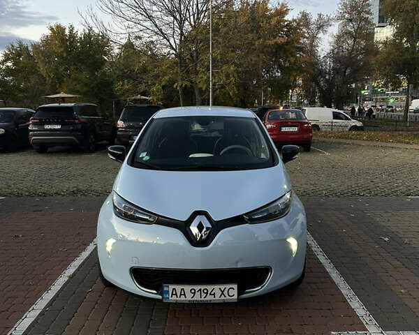 Рено Зое 2015 в Киеве на Automoto.ua Синий Рено Зое, объемом двигателя 0 л и пробегом 53 тыс. км за 6799 $, фото 1 на Automoto.ua