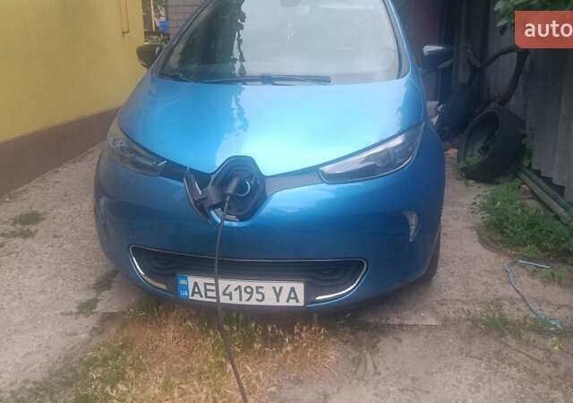 Синий Рено Зое, объемом двигателя 0 л и пробегом 140 тыс. км за 9500 $, фото 1 на Automoto.ua