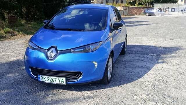 Синий Рено Зое, объемом двигателя 0 л и пробегом 118 тыс. км за 10000 $, фото 1 на Automoto.ua