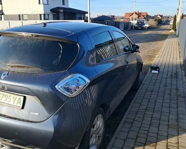 Синий Рено Зое, объемом двигателя 0 л и пробегом 95 тыс. км за 4100 $, фото 1 на Automoto.ua