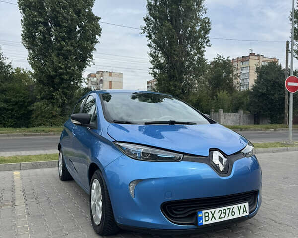 Синий Рено Зое, объемом двигателя 0 л и пробегом 50 тыс. км за 8700 $, фото 1 на Automoto.ua