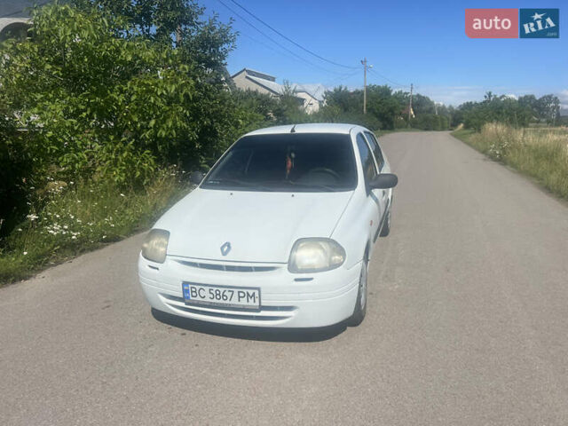 Белый Рено Clio Symbol, объемом двигателя 1.4 л и пробегом 328 тыс. км за 1800 $, фото 1 на Automoto.ua