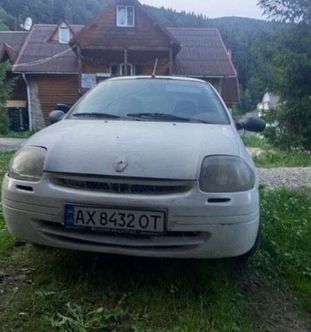 Белый Рено Clio Symbol, объемом двигателя 1.39 л и пробегом 260 тыс. км за 1900 $, фото 1 на Automoto.ua