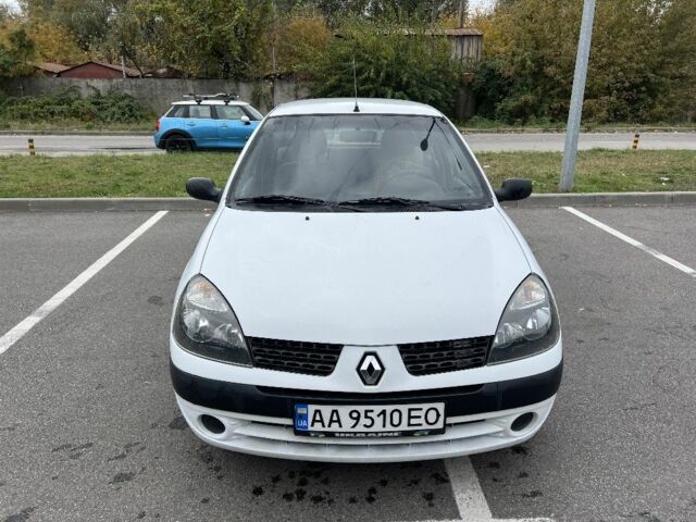 Белый Рено Clio Symbol, объемом двигателя 1.4 л и пробегом 209 тыс. км за 2650 $, фото 1 на Automoto.ua