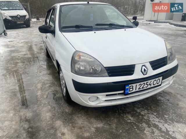 Белый Рено Clio Symbol, объемом двигателя 1.4 л и пробегом 390 тыс. км за 2850 $, фото 1 на Automoto.ua
