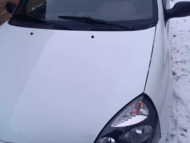 Белый Рено Clio Symbol, объемом двигателя 1.4 л и пробегом 250 тыс. км за 3100 $, фото 1 на Automoto.ua