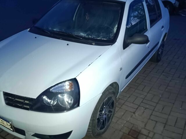 Белый Рено Clio Symbol, объемом двигателя 1.4 л и пробегом 250 тыс. км за 3100 $, фото 1 на Automoto.ua