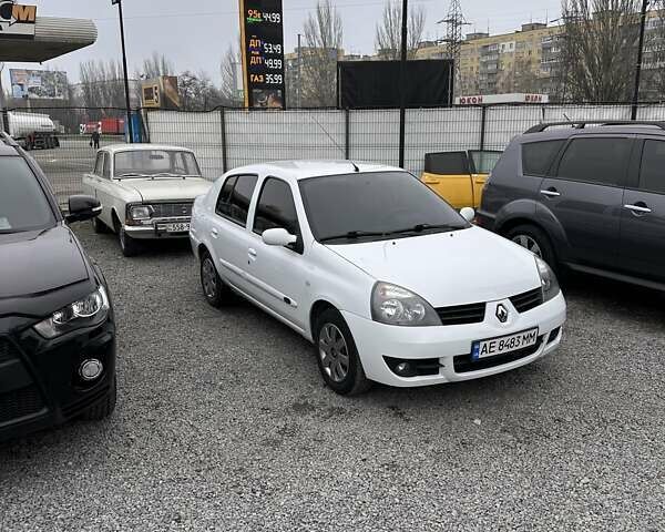 Белый Рено Clio Symbol, объемом двигателя 1.4 л и пробегом 65 тыс. км за 5900 $, фото 1 на Automoto.ua