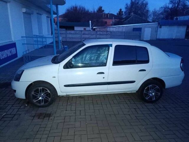 Белый Рено Clio Symbol, объемом двигателя 1.4 л и пробегом 250 тыс. км за 3100 $, фото 1 на Automoto.ua
