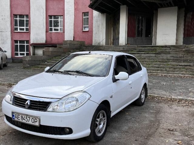 Белый Рено Clio Symbol, объемом двигателя 1.4 л и пробегом 244 тыс. км за 4400 $, фото 1 на Automoto.ua