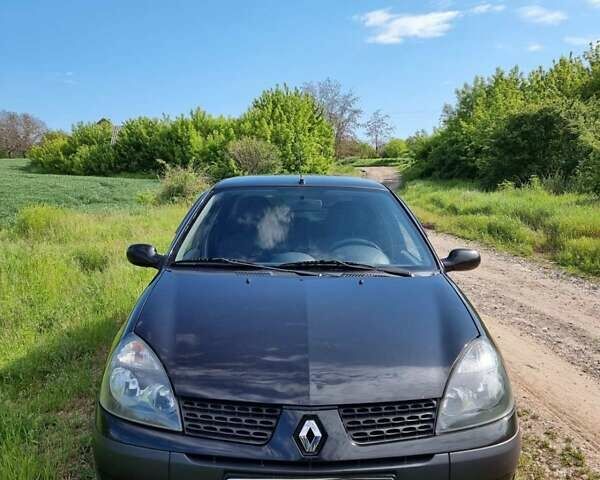 Черный Рено Clio Symbol, объемом двигателя 1.4 л и пробегом 160 тыс. км за 3900 $, фото 1 на Automoto.ua