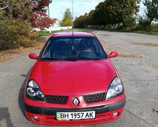Красный Рено Clio Symbol, объемом двигателя 1.39 л и пробегом 191 тыс. км за 3200 $, фото 1 на Automoto.ua