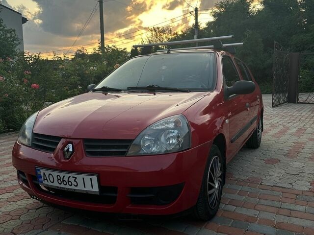 Красный Рено Clio Symbol, объемом двигателя 1.39 л и пробегом 214 тыс. км за 3400 $, фото 1 на Automoto.ua