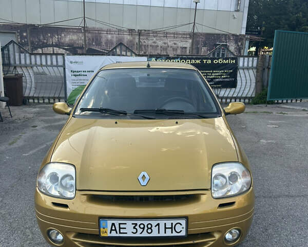 Желтый Рено Clio Symbol, объемом двигателя 1.4 л и пробегом 152 тыс. км за 3100 $, фото 1 на Automoto.ua