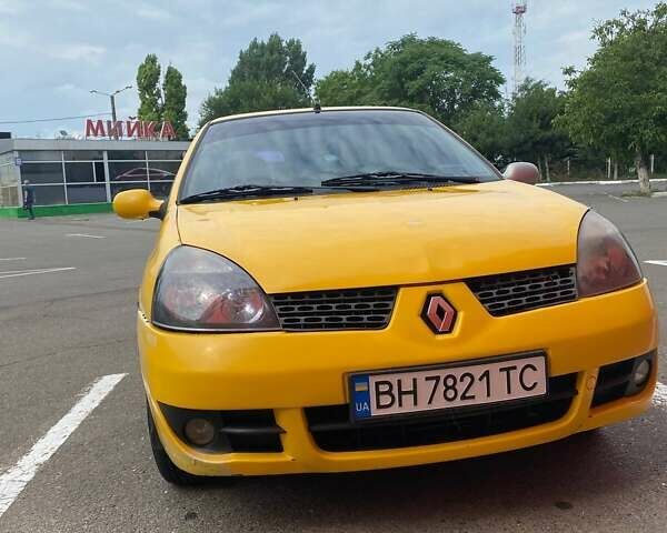 Желтый Рено Clio Symbol, объемом двигателя 1.39 л и пробегом 290 тыс. км за 3000 $, фото 1 на Automoto.ua