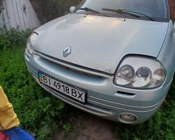 Серый Рено Clio Symbol, объемом двигателя 1.4 л и пробегом 240 тыс. км за 3200 $, фото 1 на Automoto.ua