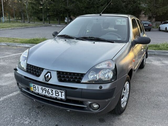Серый Рено Clio Symbol, объемом двигателя 1.4 л и пробегом 125 тыс. км за 2908 $, фото 1 на Automoto.ua