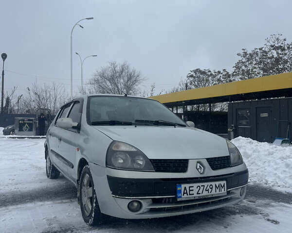 Серый Рено Clio Symbol, объемом двигателя 1.4 л и пробегом 293 тыс. км за 2999 $, фото 1 на Automoto.ua