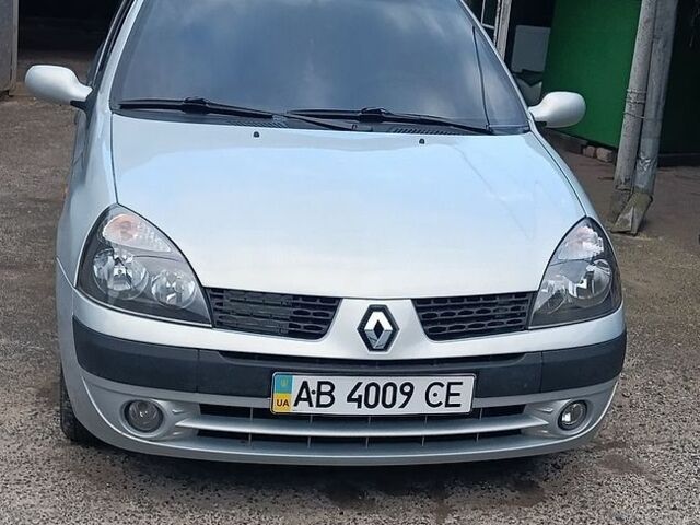 Серый Рено Clio Symbol, объемом двигателя 1.4 л и пробегом 254 тыс. км за 2000 $, фото 1 на Automoto.ua